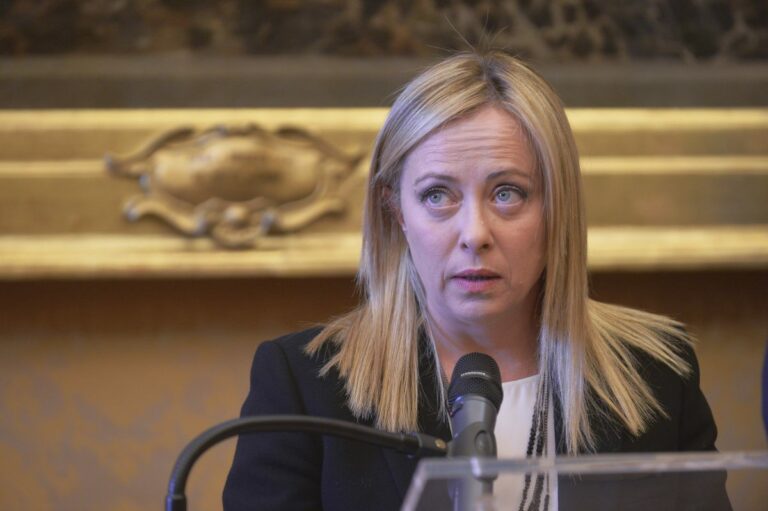 ميلوني: وجود مسؤولون حكوميون أمضوا وقتهم في انتهاك القانون خطير