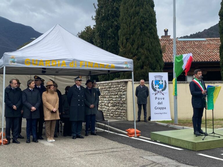 Inaugurata a Pove del Grappa stele dedicata al finanziere Perissinotto