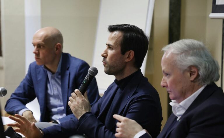 شاركا: إيطاليا بطلة النهضة الرقمية