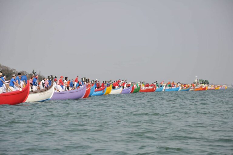 Regata delle 50 Caorline per la Pace a Venezia