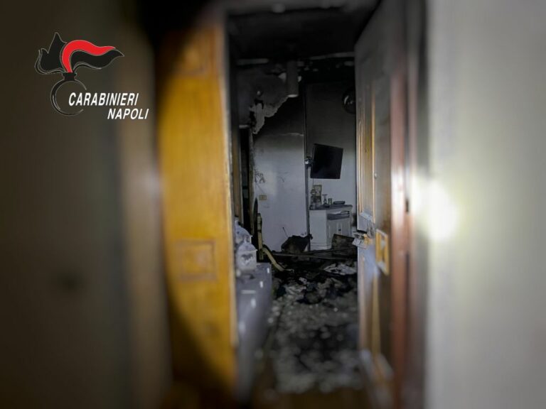 Carabiniere si lancia tra le fiamme e salva anziana nel napoletano