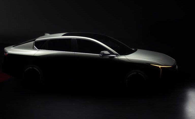 Tolti i veli a KIA K4