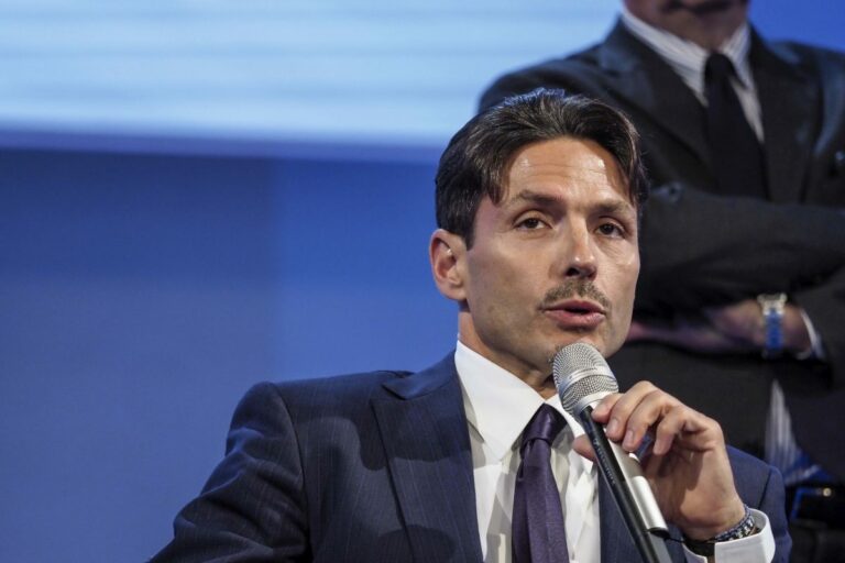 بيير سيلفيو برلسكوني: السياسة شيء جدي ولا يمكن الارتجال فيها