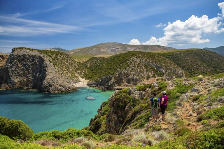 Turismo lento in Sardegna, la Regione rinnova i percorsi di 8 cammini