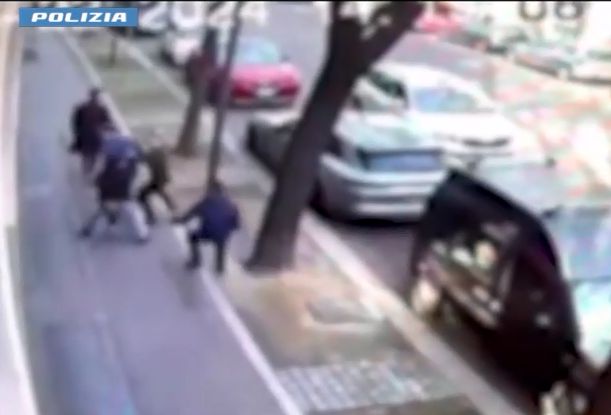 Ruba un orologio di lusso e spacca il naso ad una poliziotta, arrestato a Milano