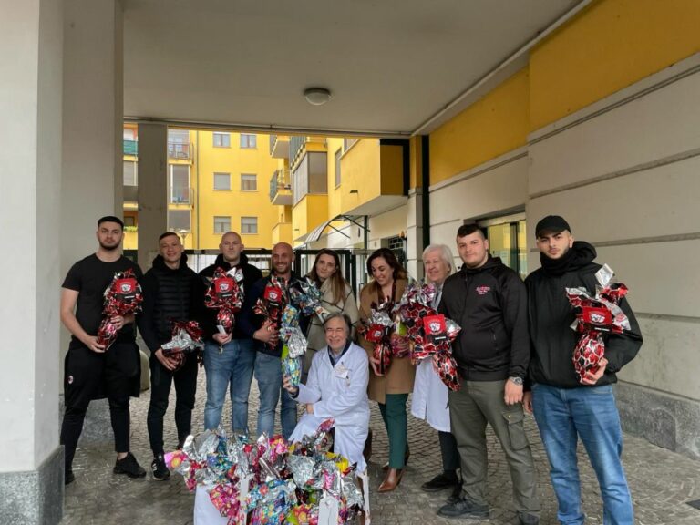 Ali di Leonardo, curva del Milan e Sedicimedia donano uova ai fragili