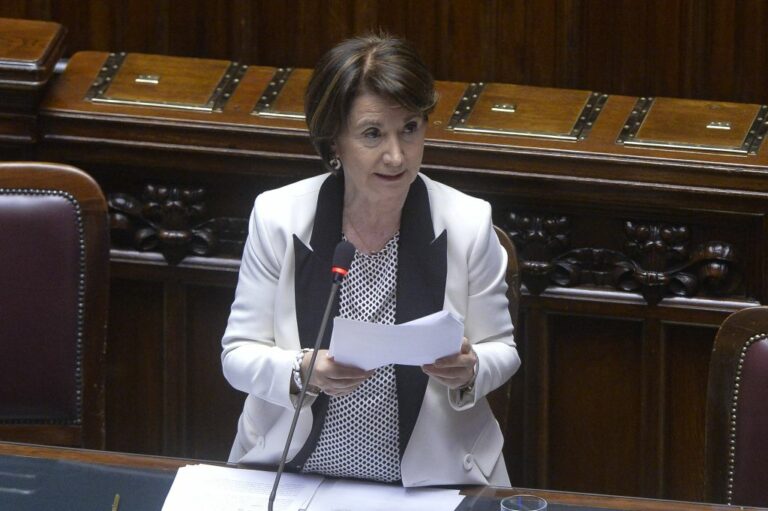 روتشيلا: الموافقة على مشروع قانون حماية القاصرين