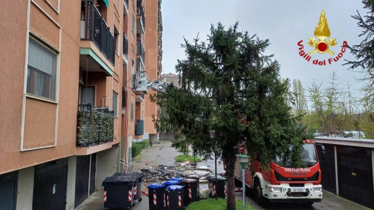 Scoppia incendio in un palazzo a San Giuliano, due 60enni salvati da Vvf