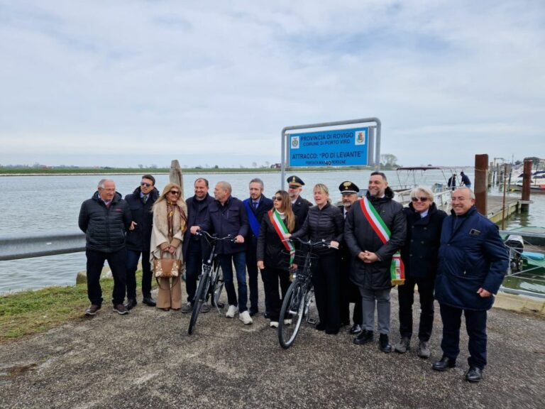 Passo barca sul Po di Levante tra Porto Viro e Rosolina