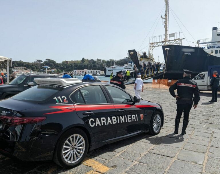 Si finge carabiniere per truffare anziani, 21enne denunciato a Ischia