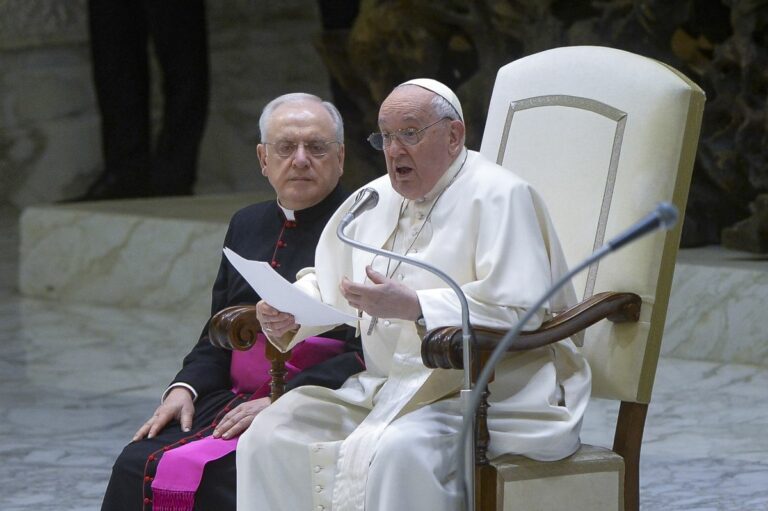 بابا الفاتيكان: ليس لدي أسباب جدية كافية للتفكير في الاستسلام