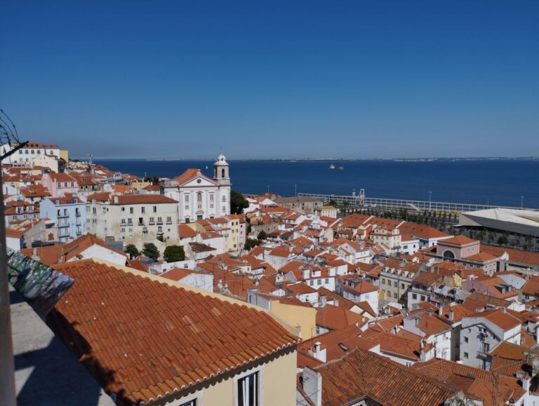 يمين الوسط يتقدم على الاشتراكيين في انتخابات البرتغال