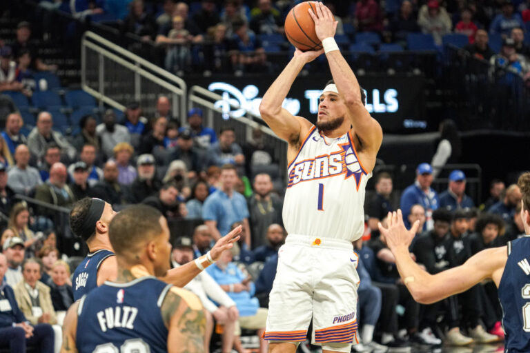 Booker trascina Phoenix a New Orleans, Boston vince ancora