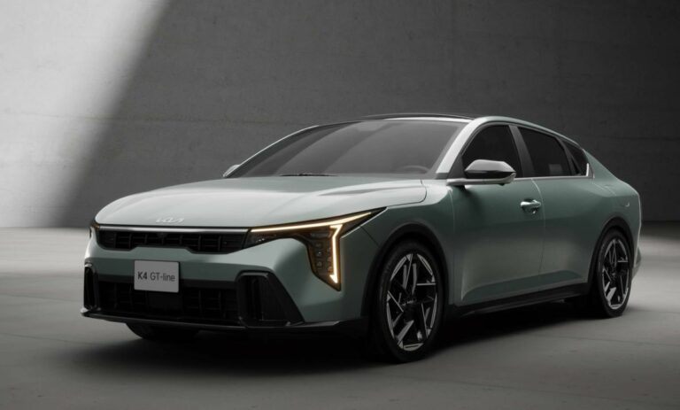 Kia, al debutto la berlina compatta K4