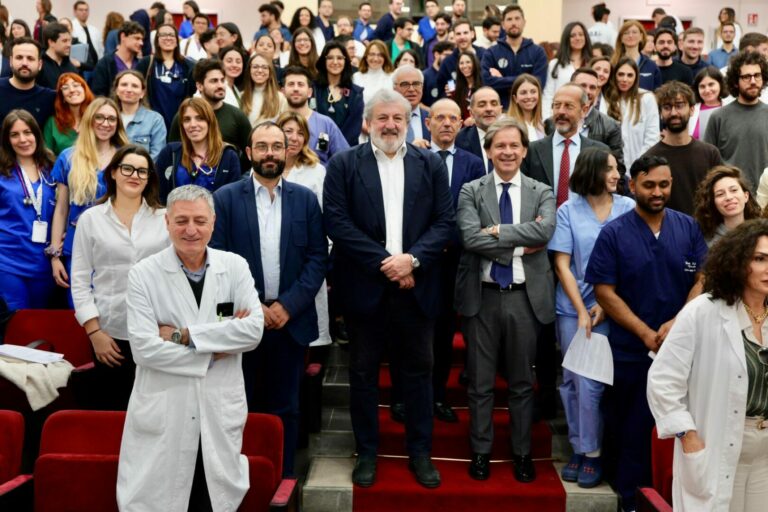 Emiliano incontra 300 nuovi medici specializzandi del Policlinico di Bari