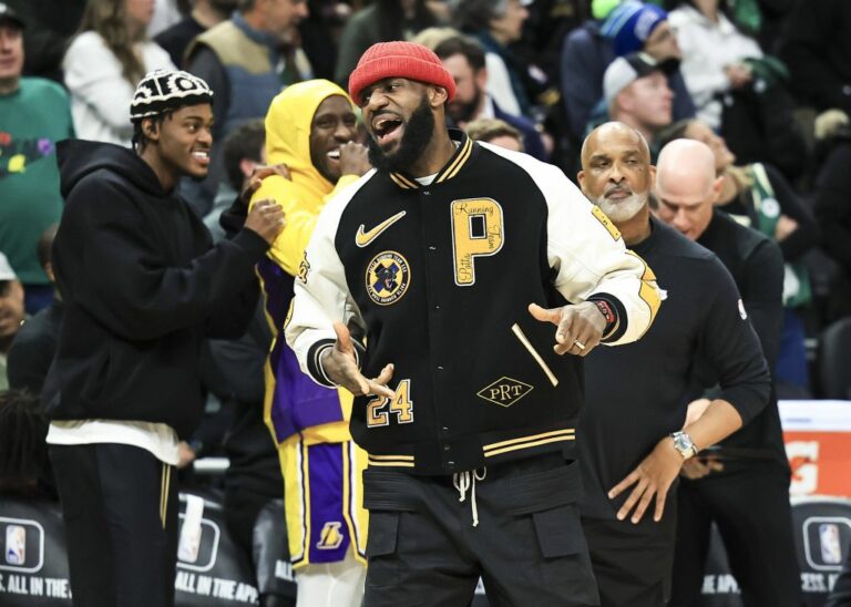 Los Angeles supera Cleveland, Denver torna al comando a Ovest