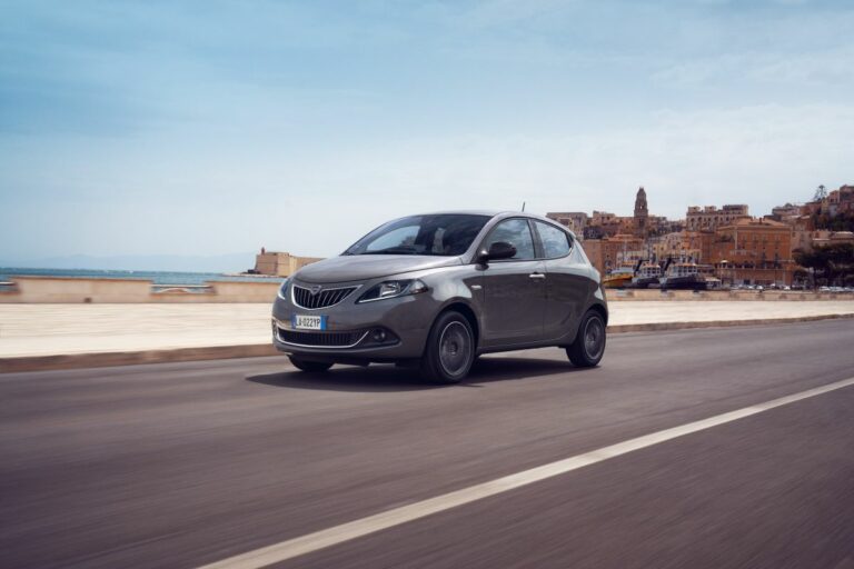 Lancia Ypsilon saluta il mercato italiano