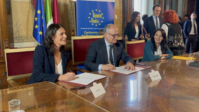 Roma, Gualtieri firma il protocollo Rai “No women no panel”