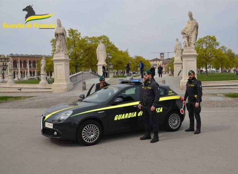 Padova, sequestrati 2,4 mln articoli per negozi e 10mila abiti
