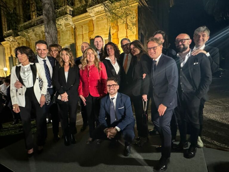 Toti a cena con 630 sostenitori “Non torneremo alla Liguria del passato”