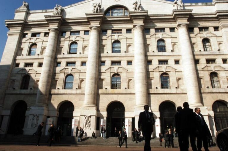 Avvio in rialzo per Piazza Affari