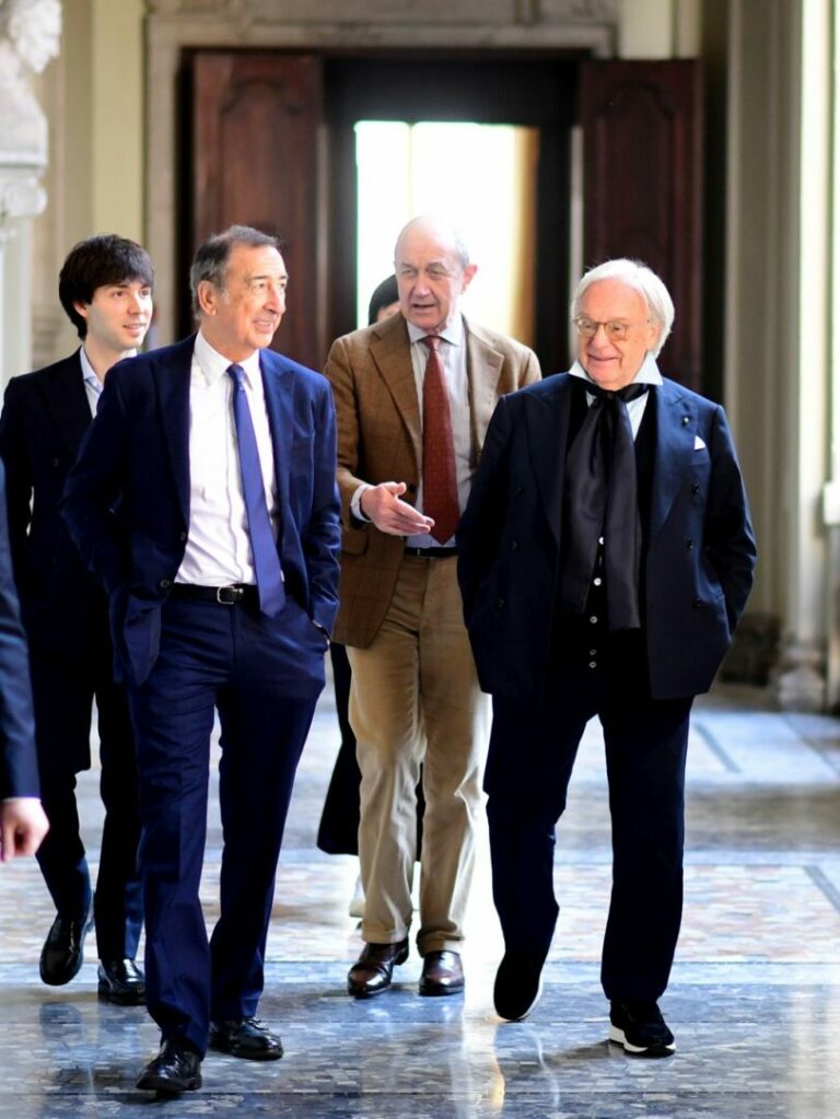 Milano, restauro facciata Palazzo Marino. Fine lavori a settembre 2025