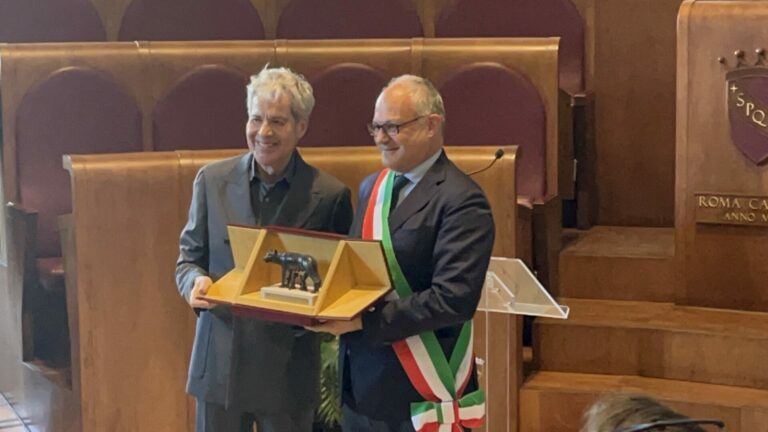 Baglioni “Dedico la Lupa Capitolina ai miei genitori”