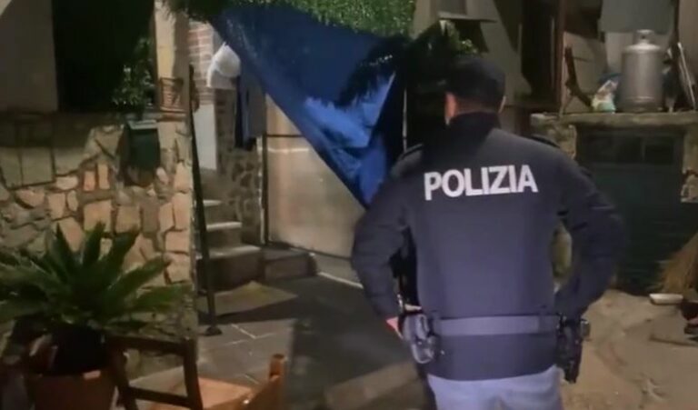 Estorsioni e droga, 11 misure cautelari nel Napoletano
