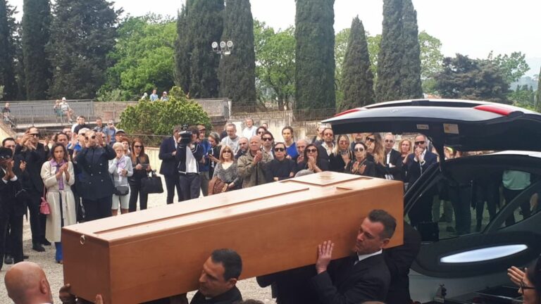 Cavalli, svolti a Firenze i funerali del celebre stilista