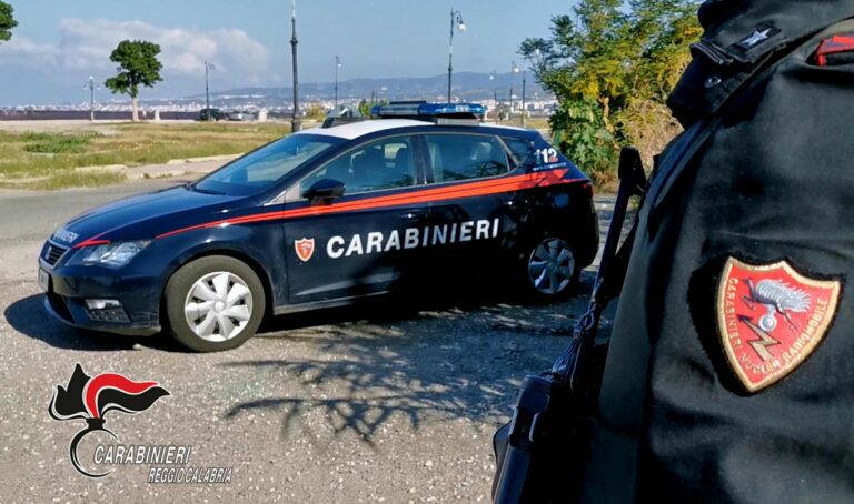 Furgone in fiamme a Reggio Calabria, denunciato 58enne