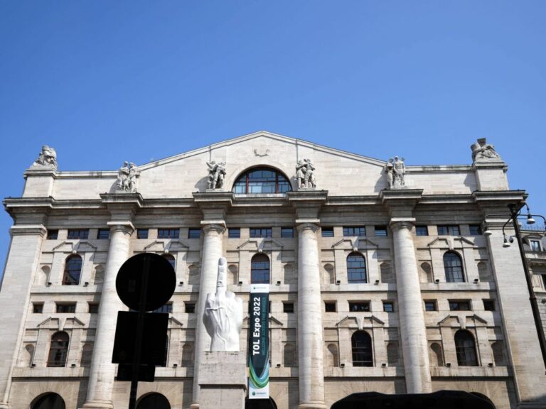 Borsa, Milano apre in forte ribasso. Segno meno in tutta Europa