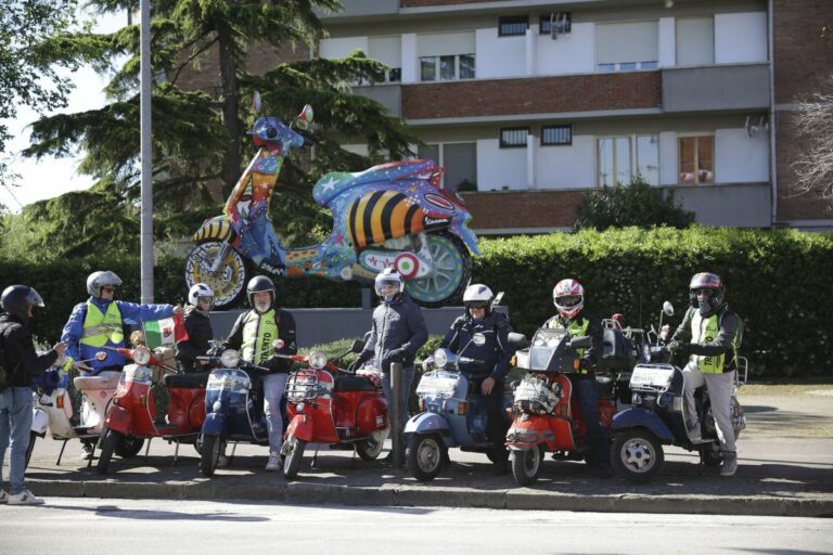 A Pontedera entrano nel vivo i Vespa World Days