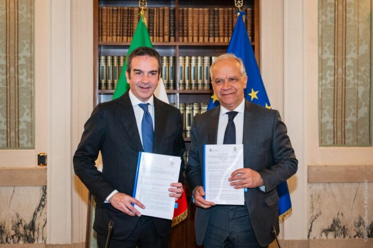 بيانتيدوسي و أوكيوتو يوقعان على بروتوكولين بشأن منع مكافحة المافيا