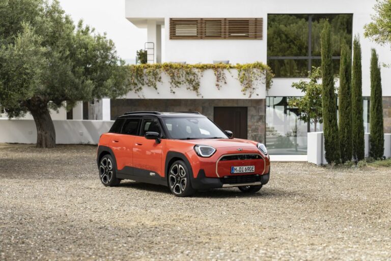 Debutta Aceman, il primo crossover del marchio Mini