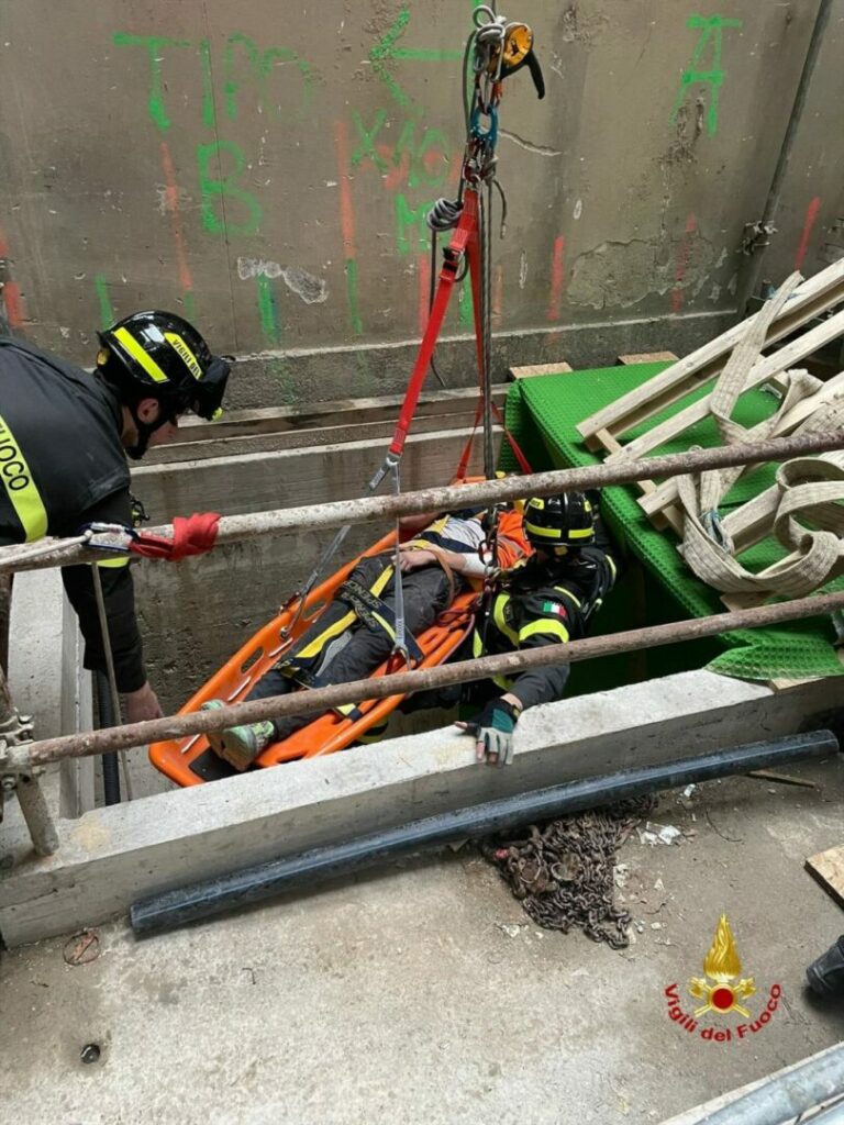 Milano, operaio cade in un cavedio da 10 metri di altezza. E’ grave