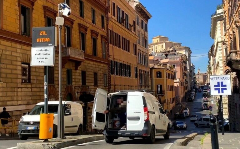 Intensificati i controlli ai varchi Ztl a Roma, 60 violazioni e multe