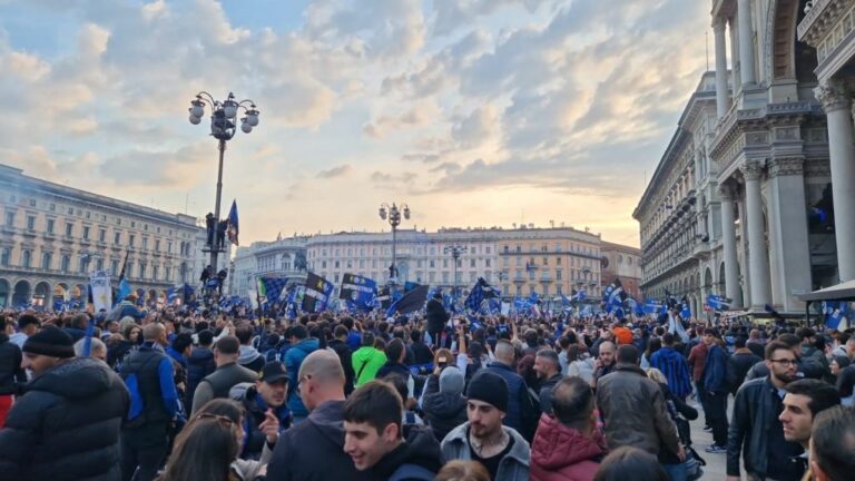 Calcio, Oltre 350mila in piazza Duomo per la festa scudetto dell’Inter