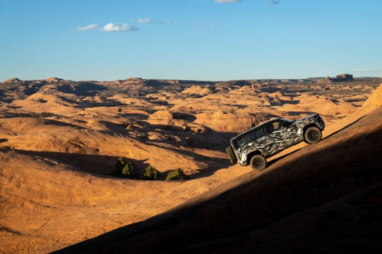 A luglio arriva la nuova Land Rover Defender OCTA