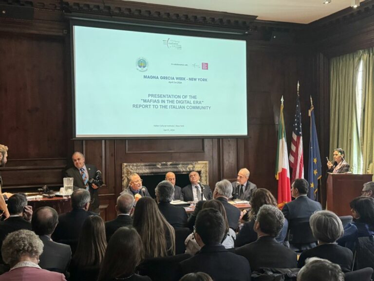 Riforme, Gratteri “Si può cambiare la Costituzione, ma prima la si studi”