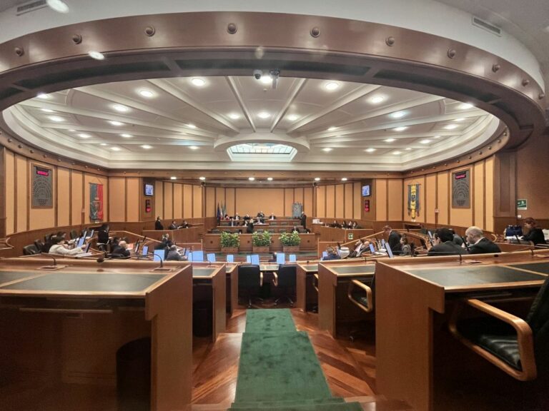 Ok a mozioni su bilancio di genere e congedo di paternità