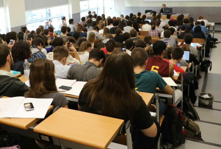 استبيان: الشباب يرون هزيمة المافيا بعيدة المنال