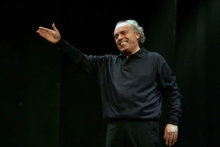 Teatro, Pirovano porta “Mistero buffo” al Festival dei Mezaràt di Luino