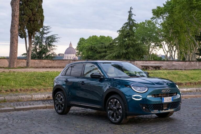 Flotta elettrificata Fiat a incontro mondiale sulla Fraternità Umana