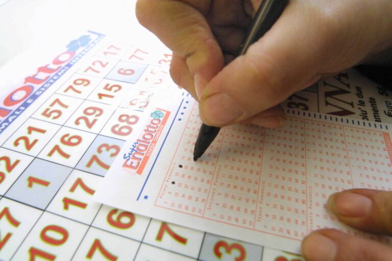 Superenalotto, Jackpot da oltre 100 milioni a Napoli