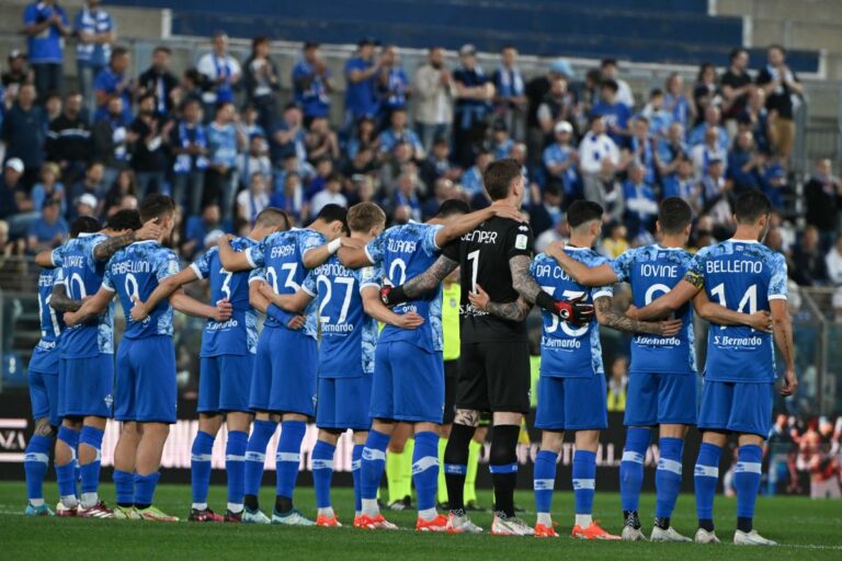 Il Como raggiunge il Parma in Serie A, Ascoli in C