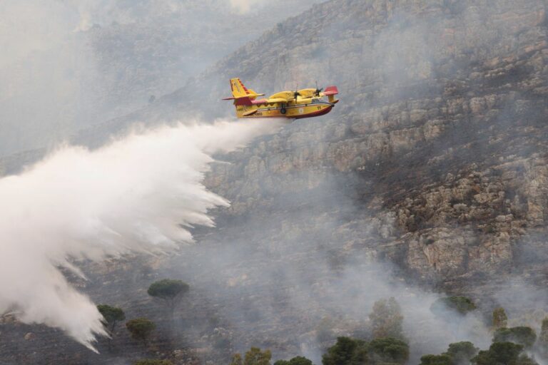 Laconi “Campagna antincendi con meno elicotteri, ma ok Superpuma”