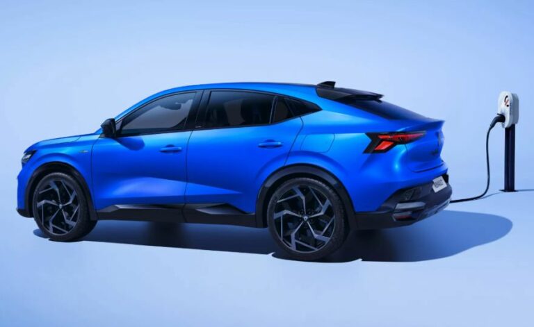 Renault Rafale in versione E-Tech 4×4 da 300 cv