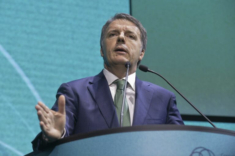 رينزي: الترشح لمنصب ثم عدم الذهاب إلى الاتحاد الأوروبي احتيال