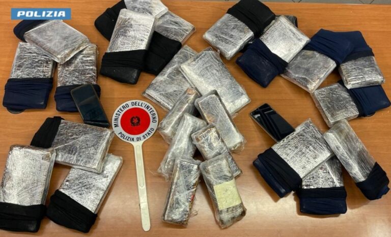 26 Kg droga in pullman dall’albania, 3 arresti nel Milanese