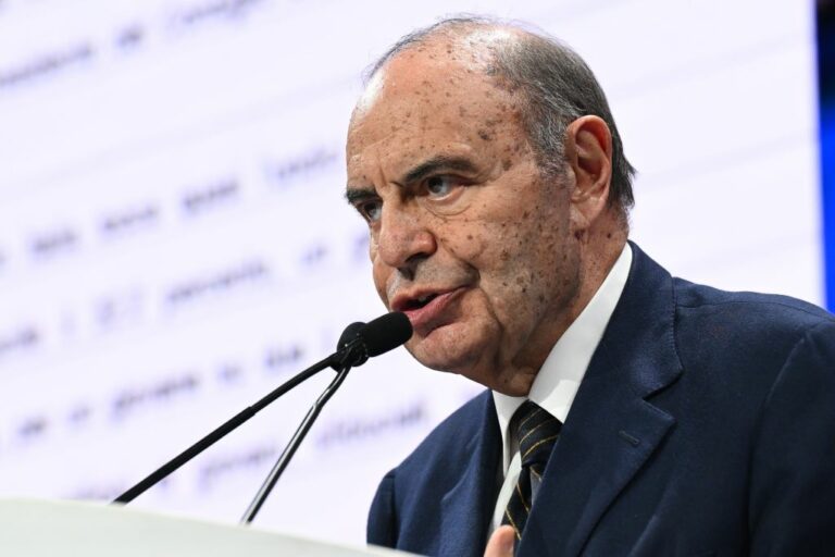 Gli 80 anni di Bruno Vespa tra interviste a grandi leader e al Papa